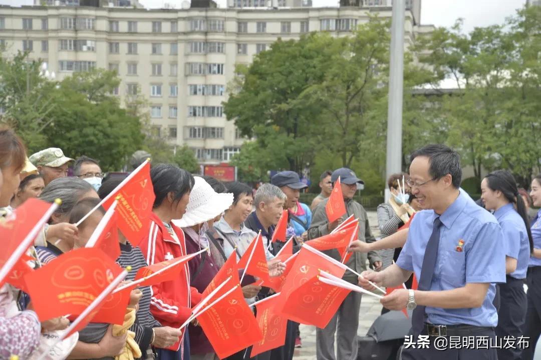 最新紅歌廣場(chǎng)舞變隊(duì)形，舞動(dòng)時(shí)代的文化魅力